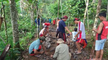 Kegiatan Gotong Royong Pembangunan Makadam RT. 16/06 Dusun Ngrancah Desa Sawahan 